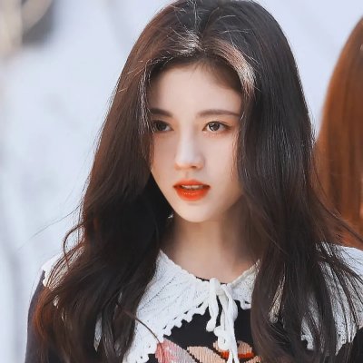 穿条纹衣的男孩